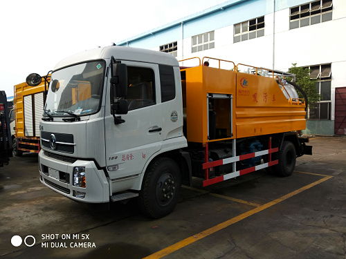 東風(fēng)吸糞車(chē)廠家直銷(xiāo)生產(chǎn)基地 在線咨詢